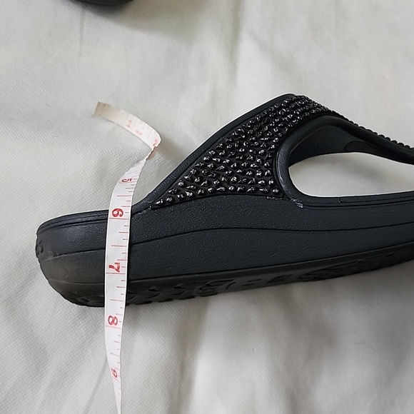 Crocs  Sloane Embellished Flip Flop size 11 - Picture 5 of 5